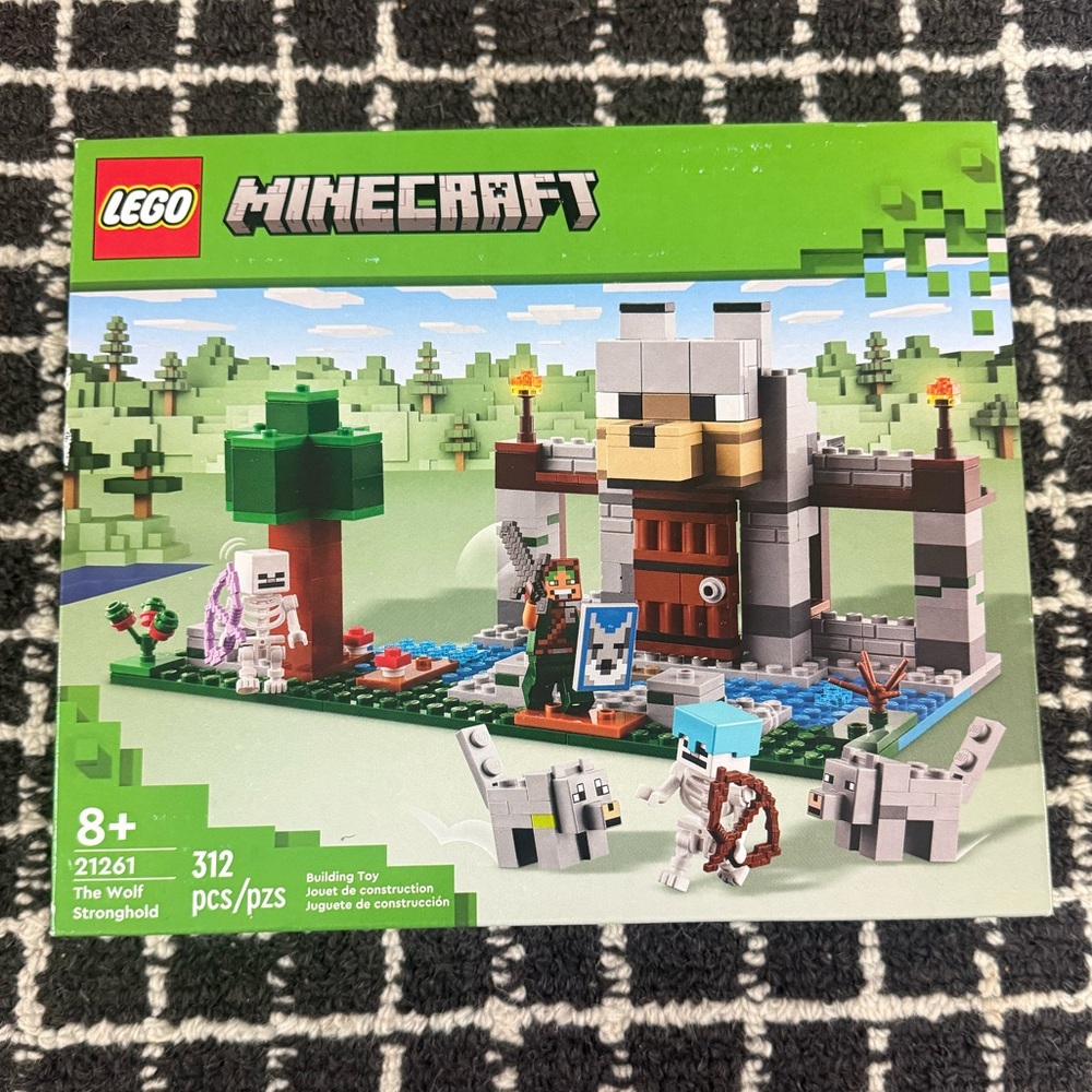 Minecraft Lego Set - NWT